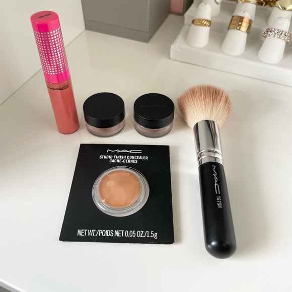 Mac cosmetics bundle - Picture 1 of 4